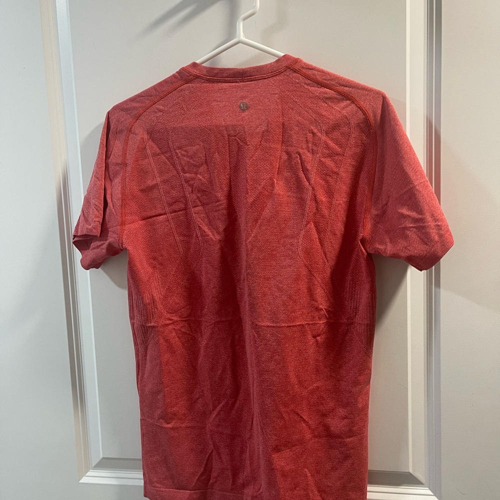 Lululemon Metal Vent Tech Short Sleeve Size Small Orange - Picture 3 of 4